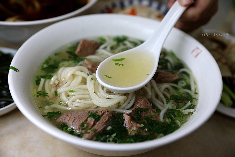 台北信義區北醫吳興街米其林美食穆記牛肉麵28