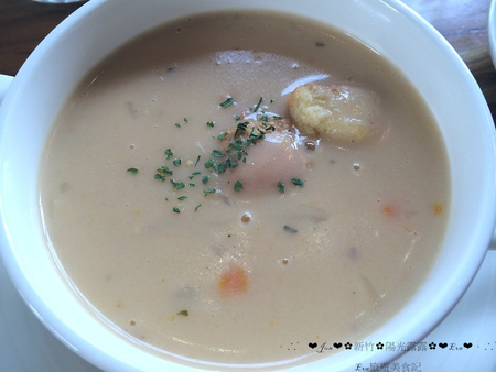 陽光露露：【食記】oO。o○新竹　東區　Sunny Lulu陽光露露義式料理  可愛的派大星披蕯，不用跑到台中吃囉～新竹就吃的到！！！。oO。o○。　