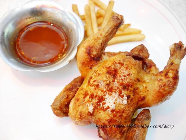 台灣第一家西餐廳【BOLERO波麗路西餐 X VA VA VOOM】穿旗袍吃美食遊古蹟 #迪化街 #大稻埕 #復古風 (16).JPG