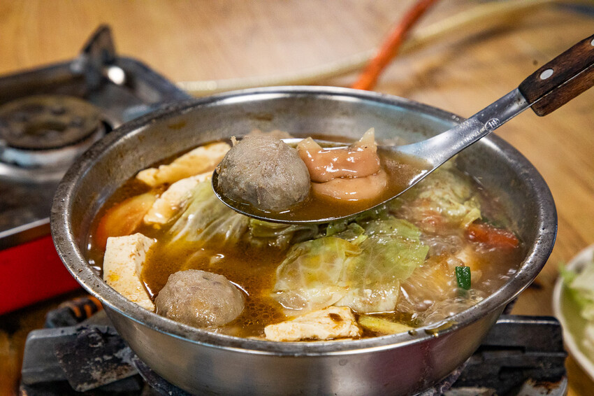 新竹市北區西市汕頭館總店｜越冷生意越火爆！藏身菜市場老牌汕頭沙茶火鍋