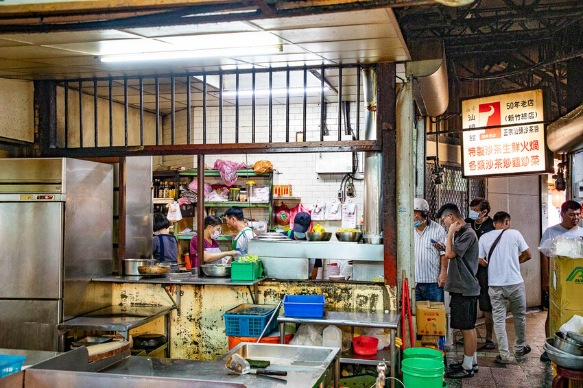 新竹市北區西市汕頭館總店｜越冷生意越火爆！藏身菜市場老牌汕頭沙茶火鍋