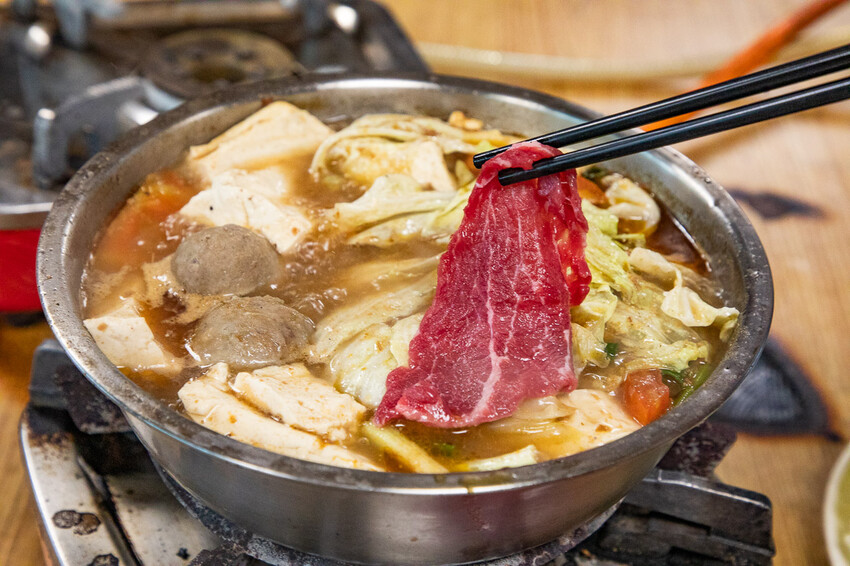 新竹老字號火鍋！汕頭館溫體牛沙茶鍋必吃。