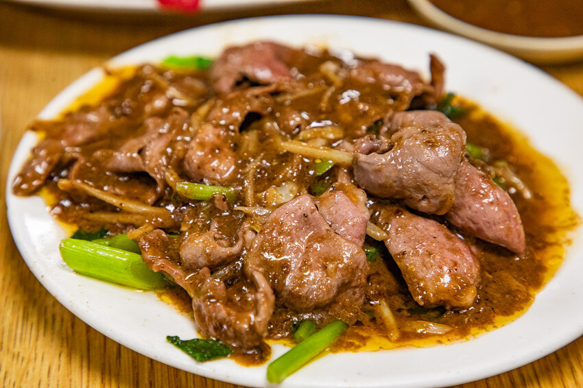 新竹老字號火鍋！汕頭館溫體牛沙茶鍋必吃。