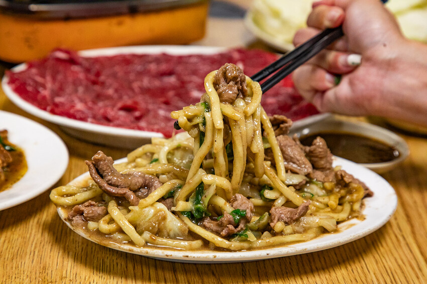 新竹老字號火鍋！汕頭館溫體牛沙茶鍋必吃。