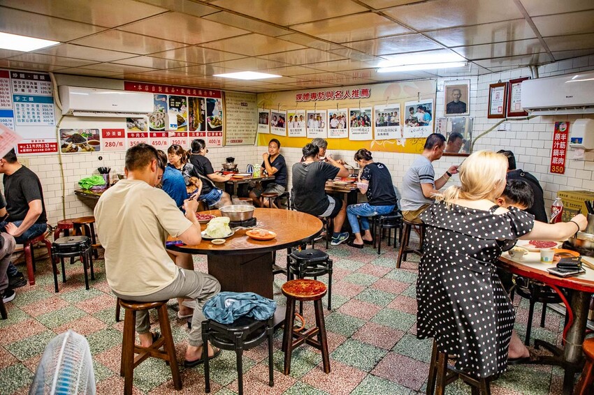 新竹市北區西市汕頭館總店｜越冷生意越火爆！藏身菜市場老牌汕頭沙茶火鍋