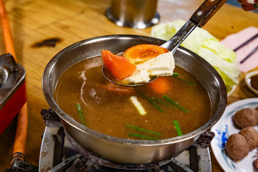 新竹市北區西市汕頭館總店｜越冷生意越火爆！藏身菜市場老牌汕頭沙茶火鍋