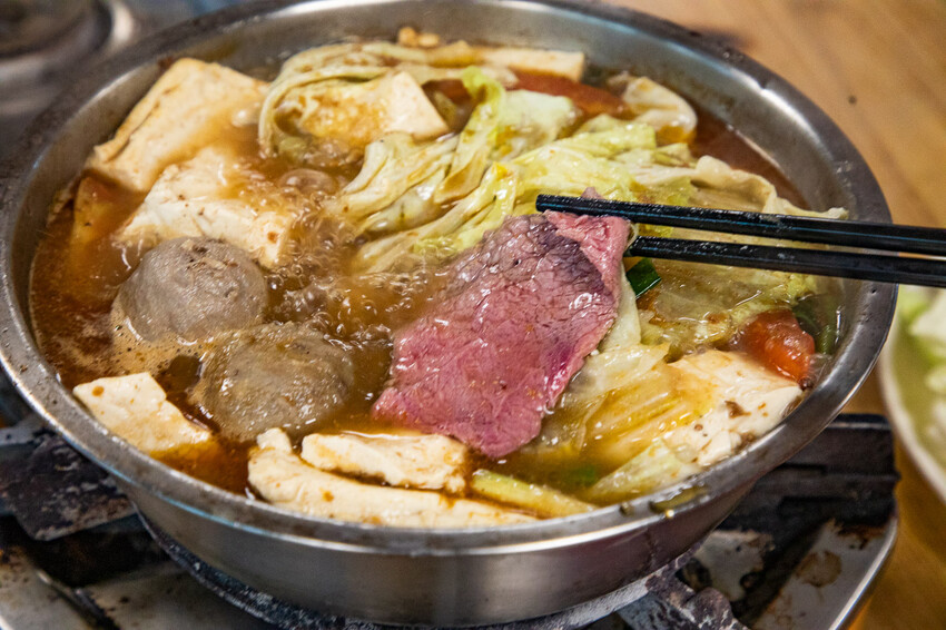 新竹市北區西市汕頭館總店｜越冷生意越火爆！藏身菜市場老牌汕頭沙茶火鍋