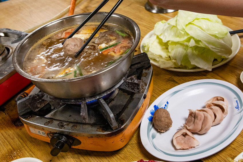 新竹老字號火鍋！汕頭館溫體牛沙茶鍋必吃。