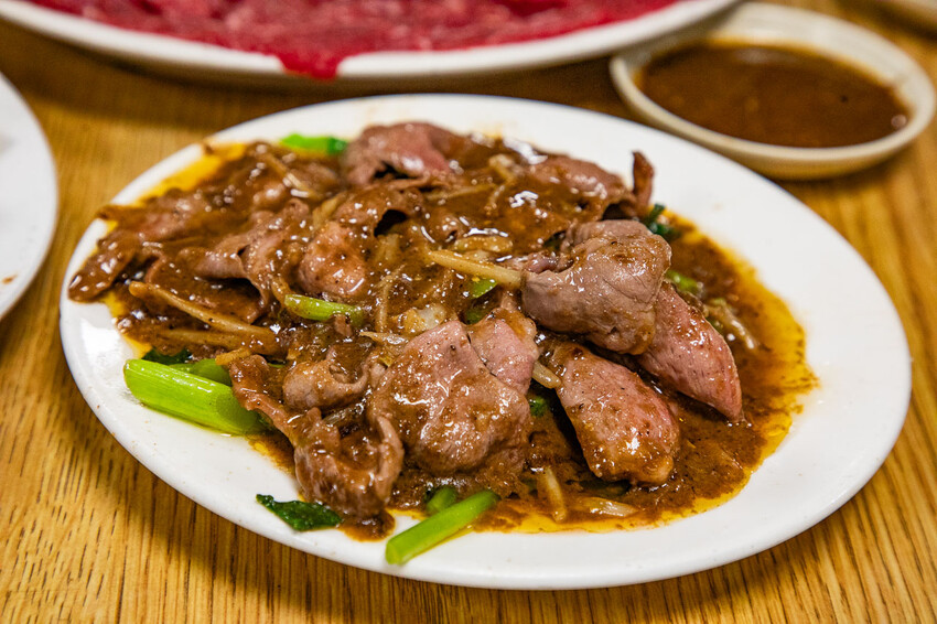 新竹老字號火鍋！汕頭館溫體牛沙茶鍋必吃。