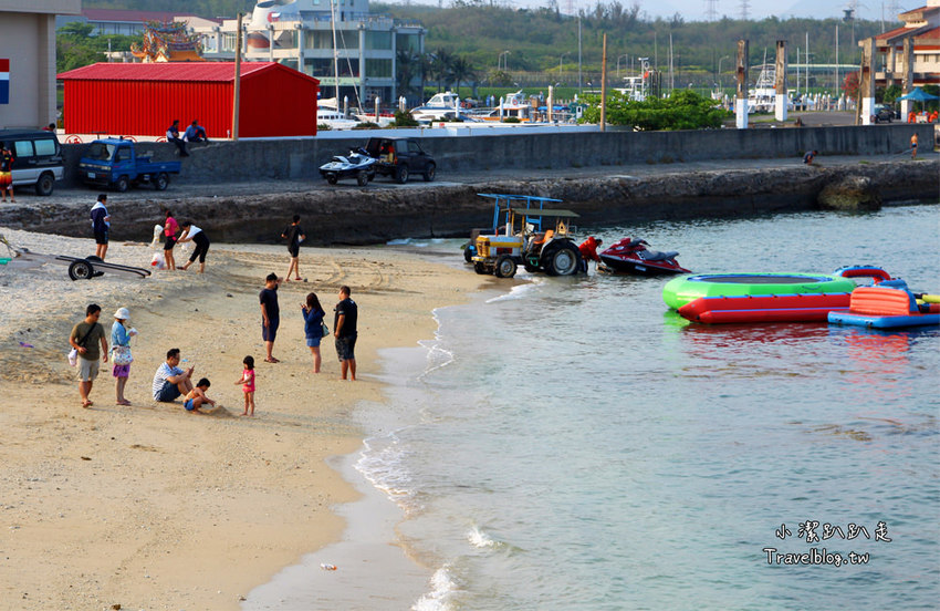 墾丁必去景點》屏東墾丁在地人私房景點:星砂灣 (婚紗灣)。清澈美麗的星砂灣媲美沖繩漸層海景,海鮮皆誘人! - 小潔趴趴走旅遊札記