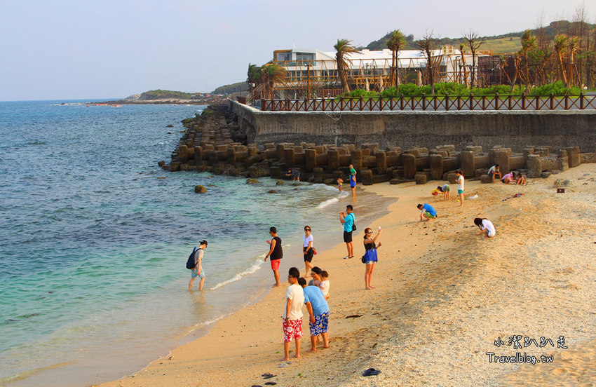 墾丁必去景點》屏東墾丁在地人私房景點:星砂灣 (婚紗灣)。清澈美麗的星砂灣媲美沖繩漸層海景,海鮮皆誘人! - 小潔趴趴走旅遊札記