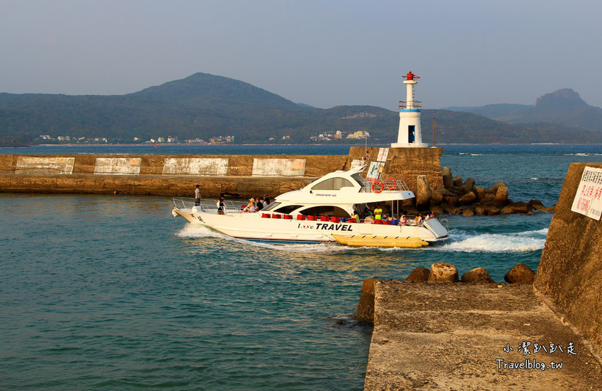 墾丁必去景點》屏東墾丁在地人私房景點:星砂灣 (婚紗灣)。清澈美麗的星砂灣媲美沖繩漸層海景,海鮮皆誘人! - 小潔趴趴走旅遊札記
