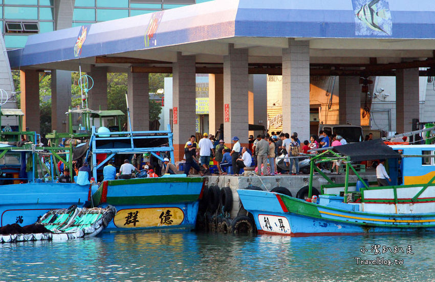 墾丁必去景點》屏東墾丁在地人私房景點:星砂灣 (婚紗灣)。清澈美麗的星砂灣媲美沖繩漸層海景,海鮮皆誘人! - 小潔趴趴走旅遊札記