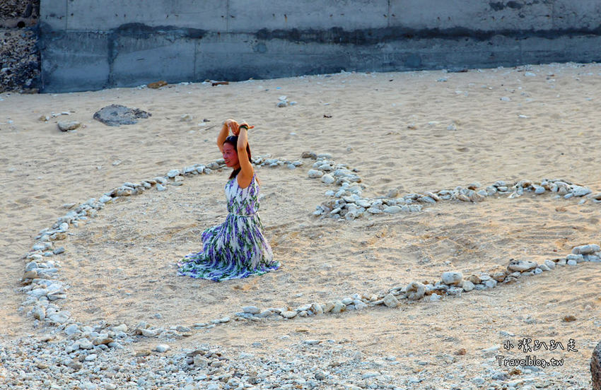 墾丁必去景點》屏東墾丁在地人私房景點:星砂灣 (婚紗灣)。清澈美麗的星砂灣媲美沖繩漸層海景,海鮮皆誘人! - 小潔趴趴走旅遊札記