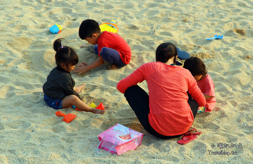 墾丁必去景點》屏東墾丁在地人私房景點:星砂灣 (婚紗灣)。清澈美麗的星砂灣媲美沖繩漸層海景,海鮮皆誘人! - 小潔趴趴走旅遊札記