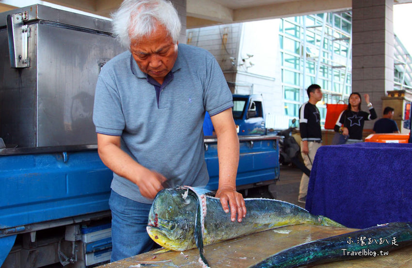 墾丁必去景點》屏東墾丁在地人私房景點:星砂灣 (婚紗灣)。清澈美麗的星砂灣媲美沖繩漸層海景,海鮮皆誘人! - 小潔趴趴走旅遊札記