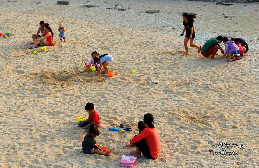 墾丁必去景點》屏東墾丁在地人私房景點:星砂灣 (婚紗灣)。清澈美麗的星砂灣媲美沖繩漸層海景,海鮮皆誘人! - 小潔趴趴走旅遊札記
