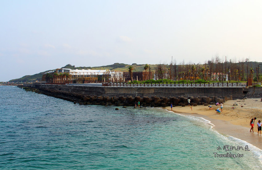 墾丁必去景點》屏東墾丁在地人私房景點:星砂灣 (婚紗灣)。清澈美麗的星砂灣媲美沖繩漸層海景,海鮮皆誘人! - 小潔趴趴走旅遊札記