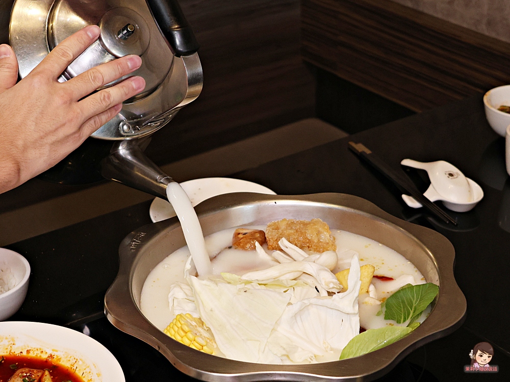 高雄大宅門乾鍋鴨頭一鍋兩吃加入龍鳳高湯變火鍋