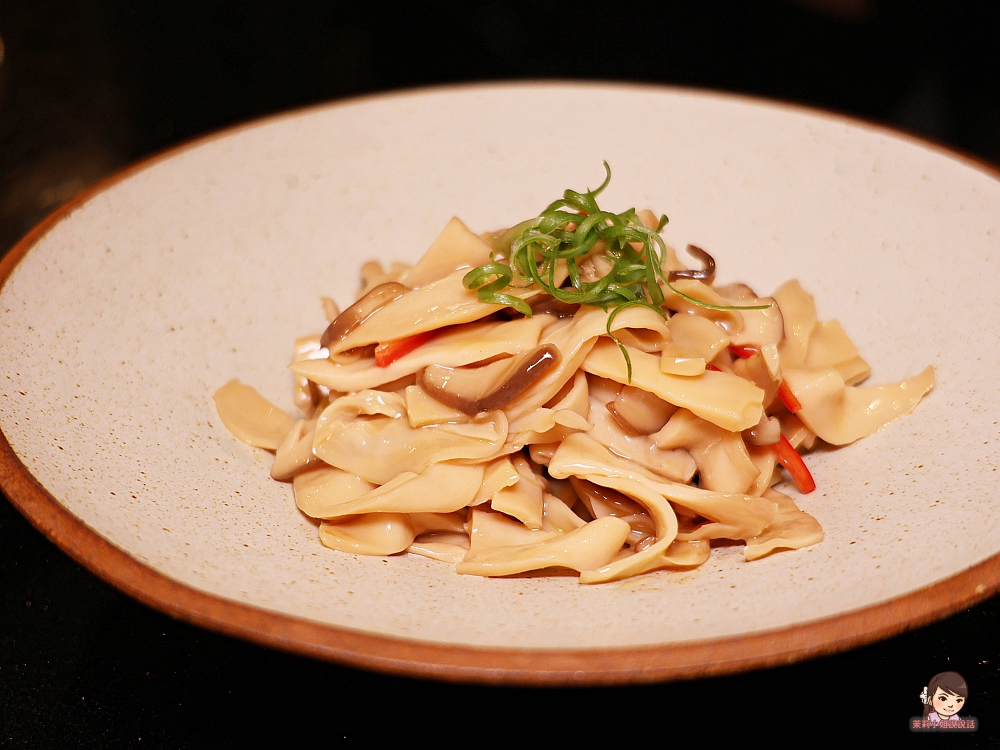 大宅門乾鍋鴨頭藤椒杏鮑菇