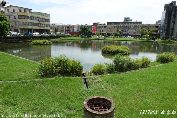 【宜蘭。頭城】200年歷史頭城老街。「文學巷」鏤空鋼板。「藝術巷」彩繪玻璃馬賽克光罩。頭城老街推動再造。舊城愜意遊