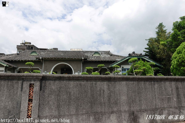 【宜蘭。頭城】200年歷史頭城老街。「文學巷」鏤空鋼板。「藝術巷」彩繪玻璃馬賽克光罩。頭城老街推動再造。舊城愜意遊