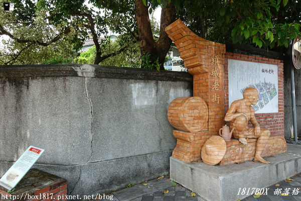 【宜蘭。頭城】200年歷史頭城老街。「文學巷」鏤空鋼板。「藝術巷」彩繪玻璃馬賽克光罩。頭城老街推動再造。舊城愜意遊