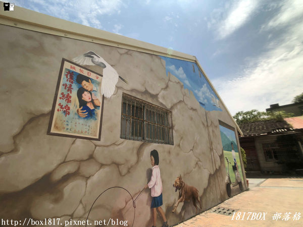 【宜蘭。頭城】200年歷史頭城老街。「文學巷」鏤空鋼板。「藝術巷」彩繪玻璃馬賽克光罩。頭城老街推動再造。舊城愜意遊