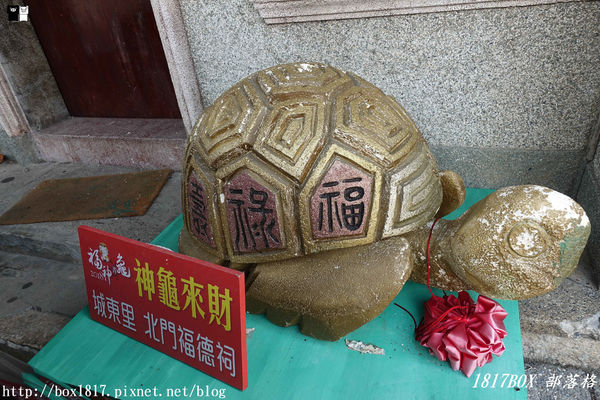 【宜蘭。頭城】200年歷史頭城老街。「文學巷」鏤空鋼板。「藝術巷」彩繪玻璃馬賽克光罩。頭城老街推動再造。舊城愜意遊