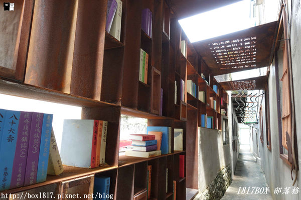 【宜蘭。頭城】200年歷史頭城老街。「文學巷」鏤空鋼板。「藝術巷」彩繪玻璃馬賽克光罩。頭城老街推動再造。舊城愜意遊