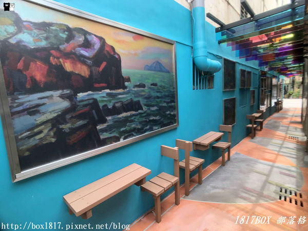 【宜蘭。頭城】200年歷史頭城老街。「文學巷」鏤空鋼板。「藝術巷」彩繪玻璃馬賽克光罩。頭城老街推動再造。舊城愜意遊