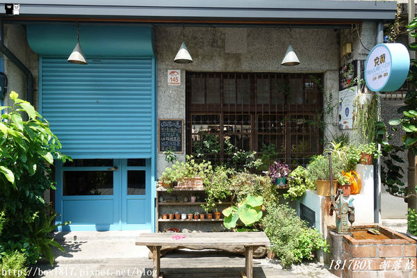 【宜蘭。頭城】200年歷史頭城老街。「文學巷」鏤空鋼板。「藝術巷」彩繪玻璃馬賽克光罩。頭城老街推動再造。舊城愜意遊