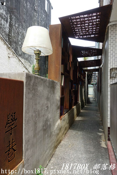 【宜蘭。頭城】200年歷史頭城老街。「文學巷」鏤空鋼板。「藝術巷」彩繪玻璃馬賽克光罩。頭城老街推動再造。舊城愜意遊