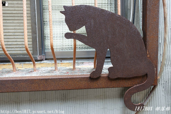 【宜蘭。頭城】200年歷史頭城老街。「文學巷」鏤空鋼板。「藝術巷」彩繪玻璃馬賽克光罩。頭城老街推動再造。舊城愜意遊