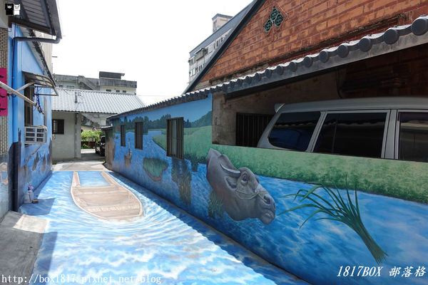 【宜蘭。頭城】200年歷史頭城老街。「文學巷」鏤空鋼板。「藝術巷」彩繪玻璃馬賽克光罩。頭城老街推動再造。舊城愜意遊