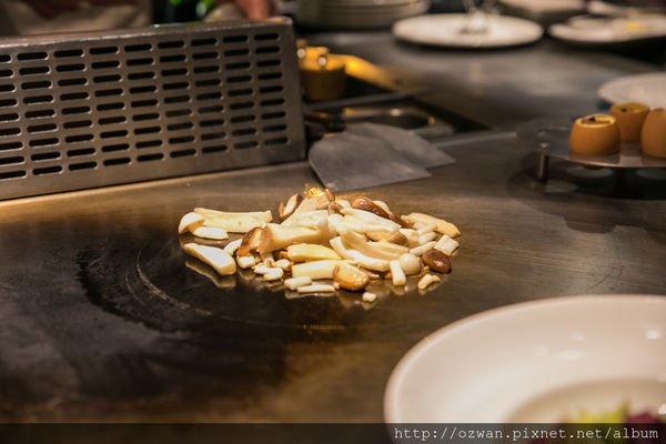 [吃喝]時尚簡約舒適浪漫感動～墨賞新鐵板料理MOSUN