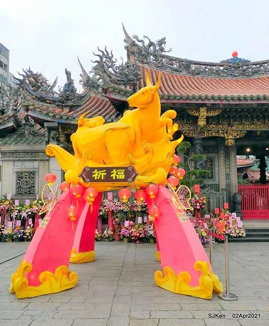 「龍山寺」(Longshan temple), Taipei, Taiwan, SJKen, Apr 2,2021.