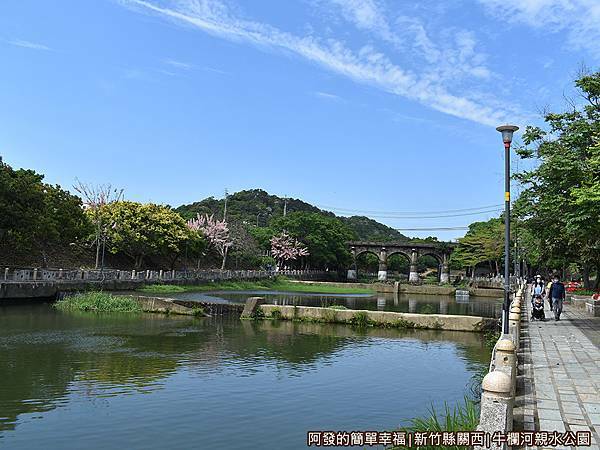 牛欄河親水公園06-古橋與牛欄河.JPG