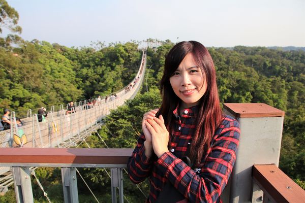 猴探井遊憩區:【南投市景點】猴探井遊憩區~139縣道微笑天梯,藍白地中海小木屋冰沙好喝又消暑,造型大水管通道玩創意,尖塔寮望台登高望遠好舒心