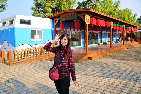 猴探井遊憩區:【南投市景點】猴探井遊憩區~139縣道微笑天梯,藍白地中海小木屋冰沙好喝又消暑,造型大水管通道玩創意,尖塔寮望台登高望遠好舒心