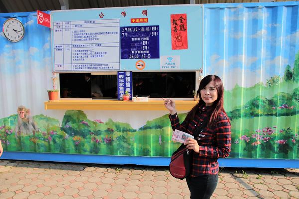 猴探井遊憩區:【南投市景點】猴探井遊憩區~139縣道微笑天梯,藍白地中海小木屋冰沙好喝又消暑,造型大水管通道玩創意,尖塔寮望台登高望遠好舒心