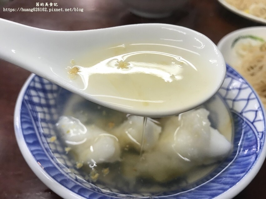 新北市三重區【新北三重區】三重美食推薦『曾記花枝羹』✖三和夜市美食✖天冷吃上一套超滿足(炒米粉+花枝羹)