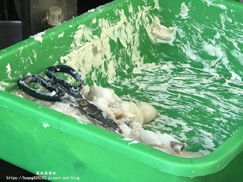 新北市三重區【新北三重區】三重美食推薦『曾記花枝羹』✖三和夜市美食✖天冷吃上一套超滿足(炒米粉+花枝羹)