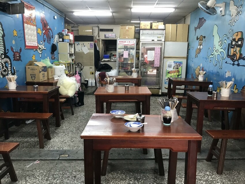 新北市三重區【新北三重區】三重美食推薦『曾記花枝羹』✖三和夜市美食✖天冷吃上一套超滿足(炒米粉+花枝羹)