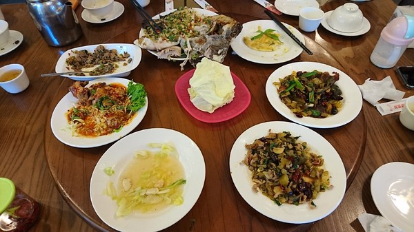 魯媽媽雲南擺夷料理：南投清境~魯媽媽雲南擺夷料理~香酥竹蟲試膽量~超火紅餐廳~必吃異國風料理美食~