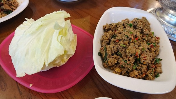 魯媽媽雲南擺夷料理：南投清境~魯媽媽雲南擺夷料理~香酥竹蟲試膽量~超火紅餐廳~必吃異國風料理美食~