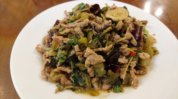 魯媽媽雲南擺夷料理：南投清境~魯媽媽雲南擺夷料理~香酥竹蟲試膽量~超火紅餐廳~必吃異國風料理美食~