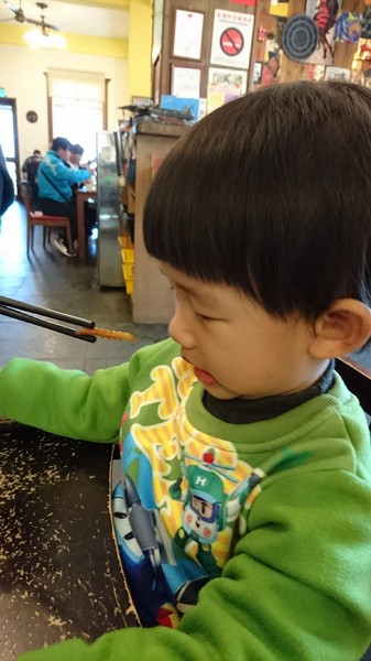 魯媽媽雲南擺夷料理：南投清境~魯媽媽雲南擺夷料理~香酥竹蟲試膽量~超火紅餐廳~必吃異國風料理美食~