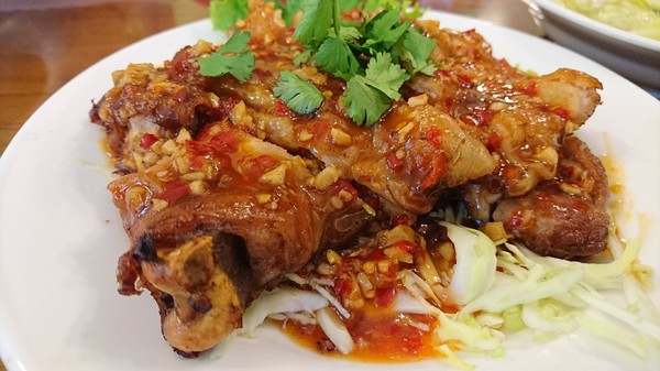 魯媽媽雲南擺夷料理：南投清境~魯媽媽雲南擺夷料理~香酥竹蟲試膽量~超火紅餐廳~必吃異國風料理美食~