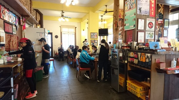 魯媽媽雲南擺夷料理：南投清境~魯媽媽雲南擺夷料理~香酥竹蟲試膽量~超火紅餐廳~必吃異國風料理美食~